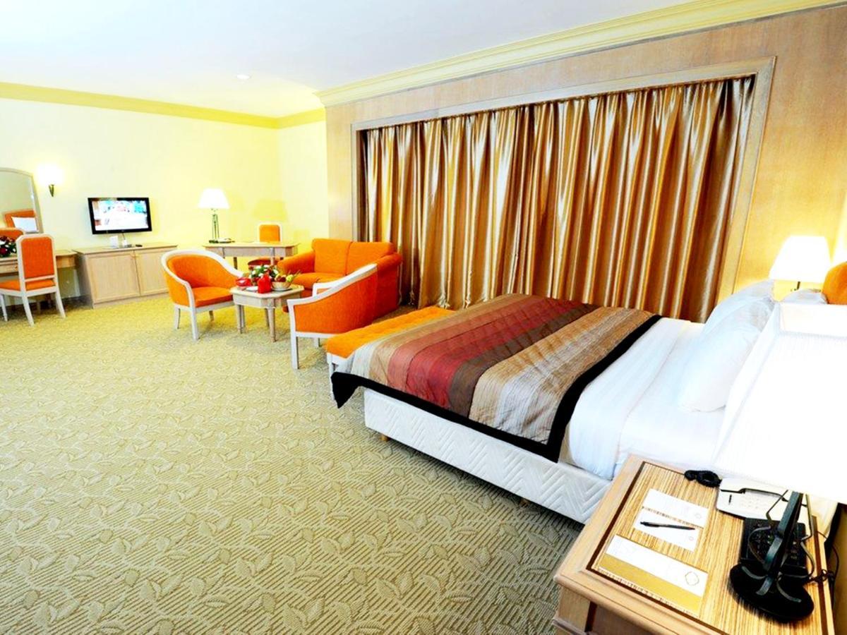 Grand Darul Makmur Hotel Kuantan Exterior photo
